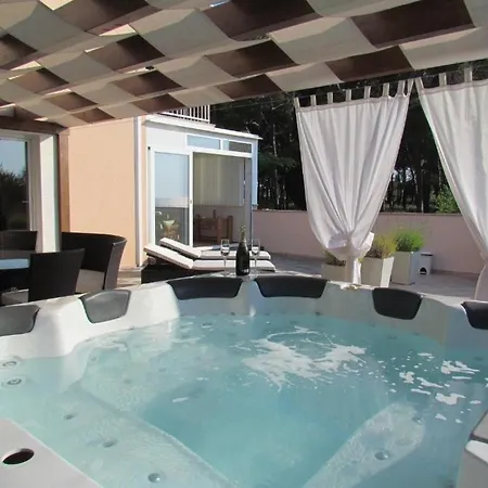 4 Star App Adriana With Sea View And Jacuzzi Appartement