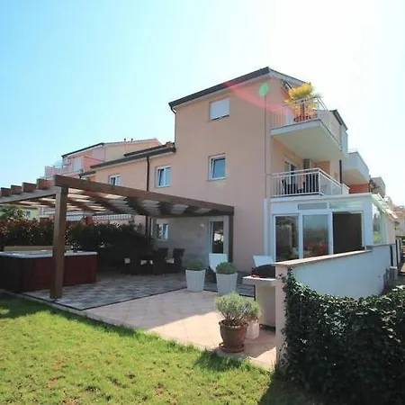 4 Star App Adriana With Sea View And Jacuzzi *