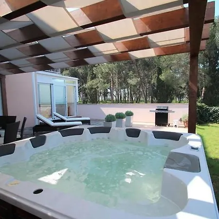 Appartement 4 Star App Adriana With Sea View And Jacuzzi