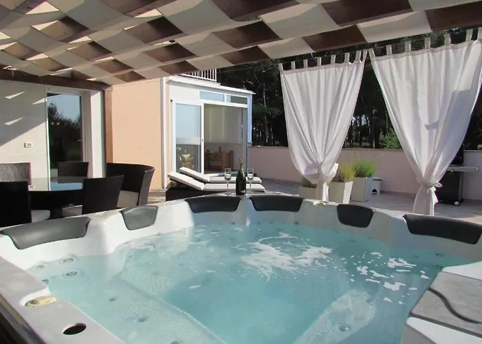 4 Star App Adriana With Sea View And Jacuzzi Appartamento