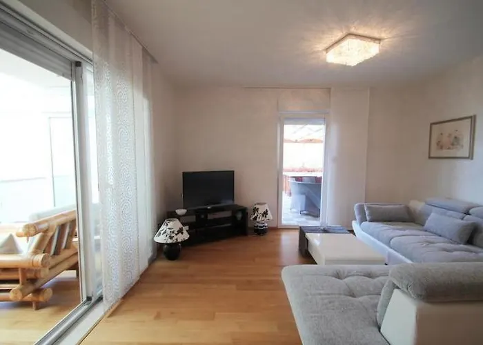 4 Star App Adriana With Sea View And Jacuzzi Appartamento