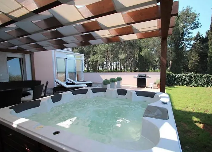 Appartamento 4 Star App Adriana With Sea View And Jacuzzi